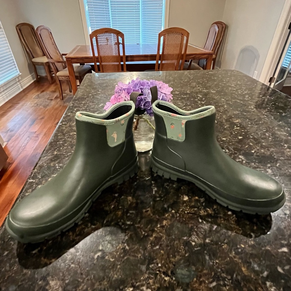 Duluth Green Floral Waterproof Ankle Rain Boots